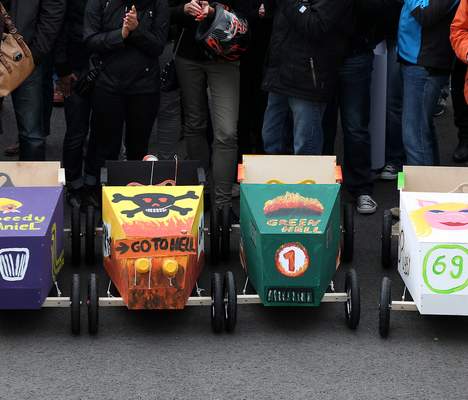 Teamtag mit Seifenkistenrennen Seifenkistenrennen Teamtag