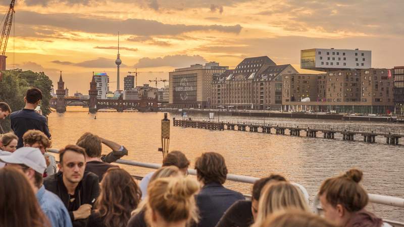 Sommer an der Spree in Berlin