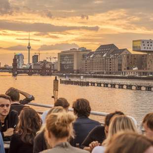 Sommer an der Spree in Berlin