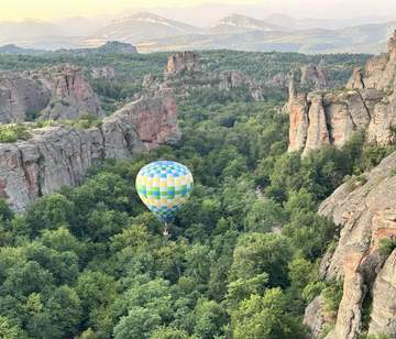 Die Felsen und der Ballon Abenteuer Bulgarien - Land, Wasser und Luft
