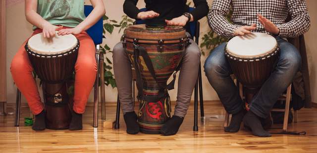 Menschen, die trommeln Drum Circle