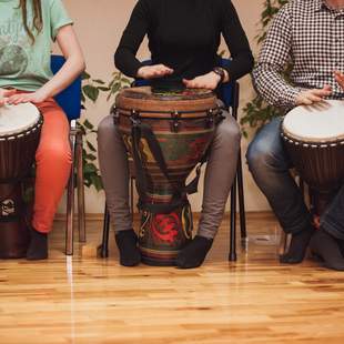 Menschen, die trommeln Drum Circle