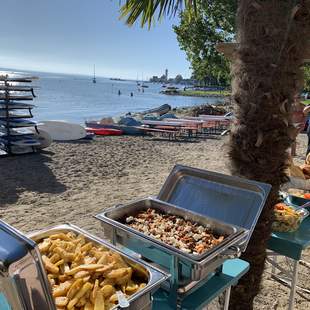Beach BBQ Wassersport & Grill Buffet am Strand