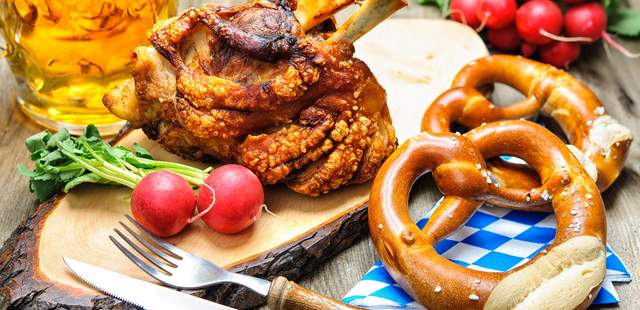 Grillhaxe-mit Bier-Bretzel Mecklenburger Bierfest