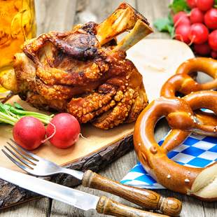 Grillhaxe-mit Bier-Bretzel Mecklenburger Bierfest