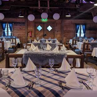 Zünftiger Almhütten-Abend Zünftiger Almhütten-Abend