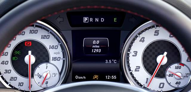 Cockpit Mercedes Benz Startklar zum Fahrsicherheitstraining