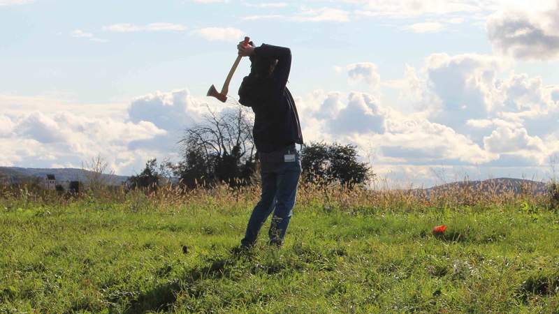 Person Axtwerfen Herbst