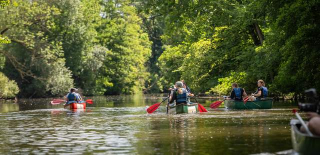 Gruppe Kanufahrer Kanufahrer auf der Enz