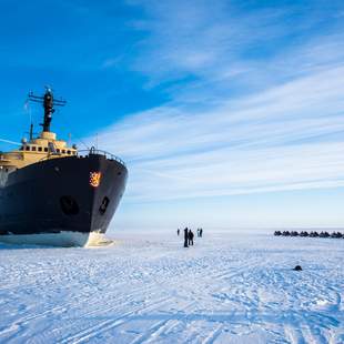 Walking on the frozen Sea Sampo Icebreaker Stop
