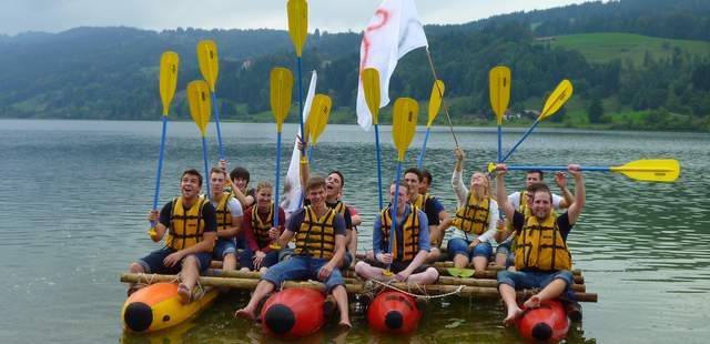 Flossbau Floßbau-Projekt - an die Paddel fertig los!