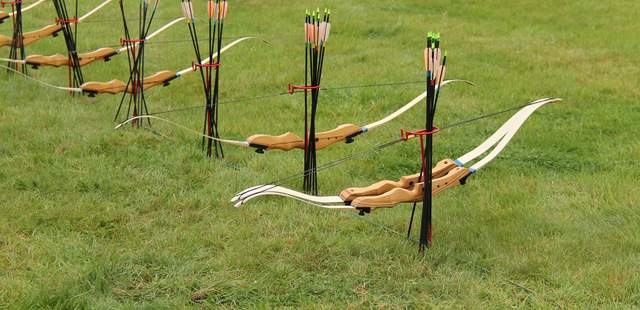 Bogenschießen am mobilen Bogenschießstand Bogenschießen am mobilen Bogenschießstand