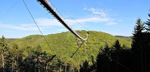 Hängeseilbrücke Geierlay Mörsdorf Brücke & Bogen: Hängebrücke & Bogenschiessen