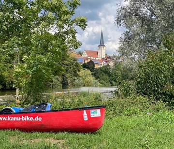 Team-Kanutour Kocher Kanufahren auf dem Fluss Kocher