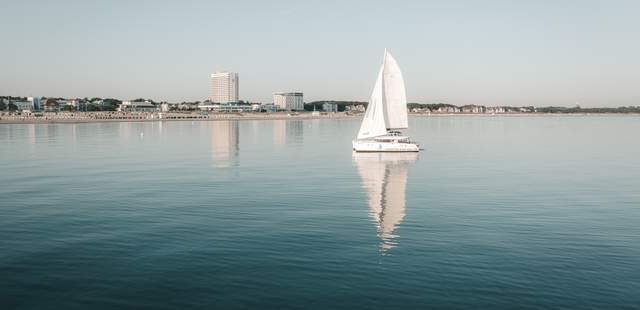 Vor Warnemünde Katamaran Segeltörn