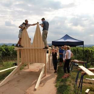 XXL Stuhl 1 Sinnstiftende Bau-Aktion XXL Aussichts-Stuhl