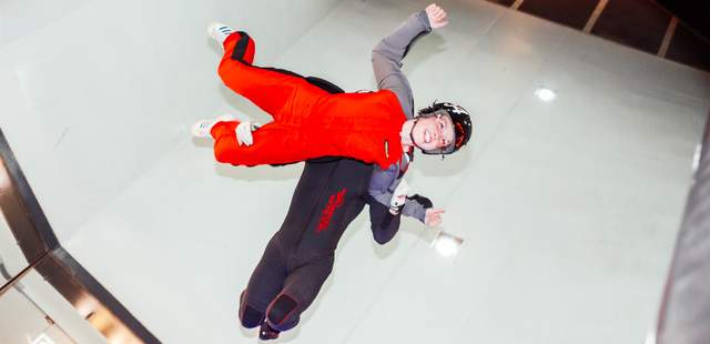 Indoor Skydiving Teamevent max. 10 Teilnehmer Indoor Skydiving Teamevent max. 10 Teilnehmer