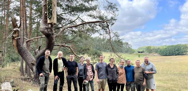 Gruppenfoto Baumhöhle Hodlwood