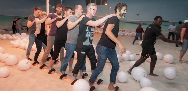 Strandski Euer Teambuilding unter Palmen
