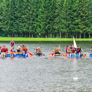 Rennen gegen das andere Floß Rennen gegen das andere Floß