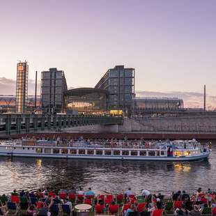 Bootsfahrt auf der Spree durch Berlin