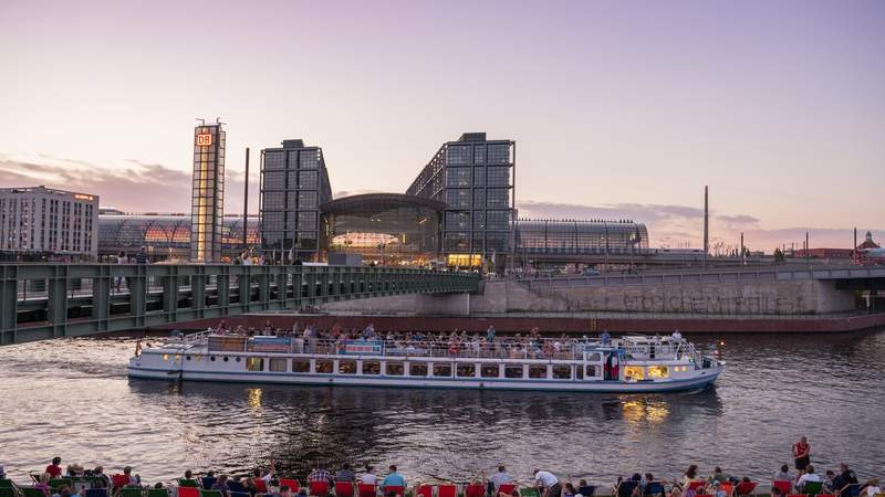 Bootsfahrt auf der Spree durch Berlin