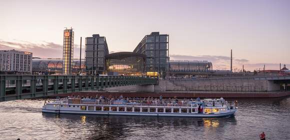 Bootsfahrt auf der Spree durch Berlin