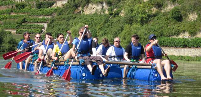 Floßbau und Floßfahrt in Walheim am Neckar Floßbau und Floßfahrt in Walheim am Neckar