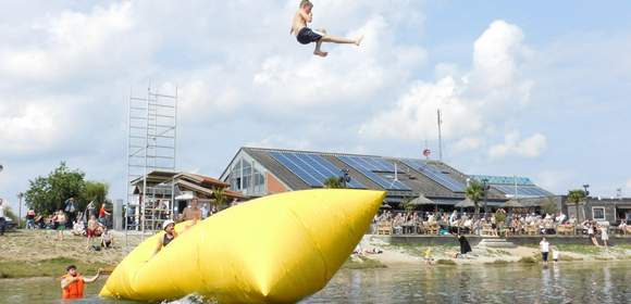 Blob, Blobbing, Wasserkatapult in Hamburg