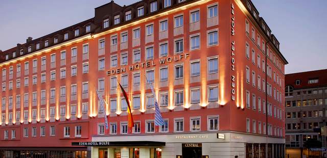 Außenansicht Fußball, Sport und First Class in München