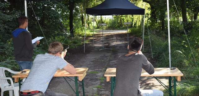 Lasergewehr Schießen im Duell Lasergewehr Schießen im Duell