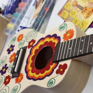 Ukulelen-Workshop Ukulelen-Event. Baue, male und spiele Ukulele im Team