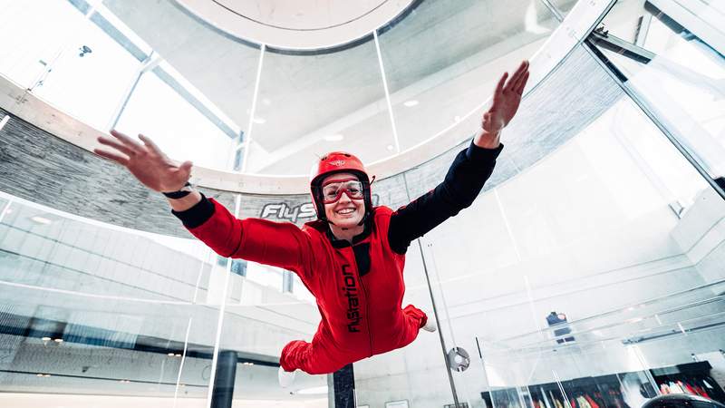 Indoor Skydiving und Bodyflying: Erlebe den freien Fall wie bei einem Fallschirmsprung aus 4000 Metern Höhe!