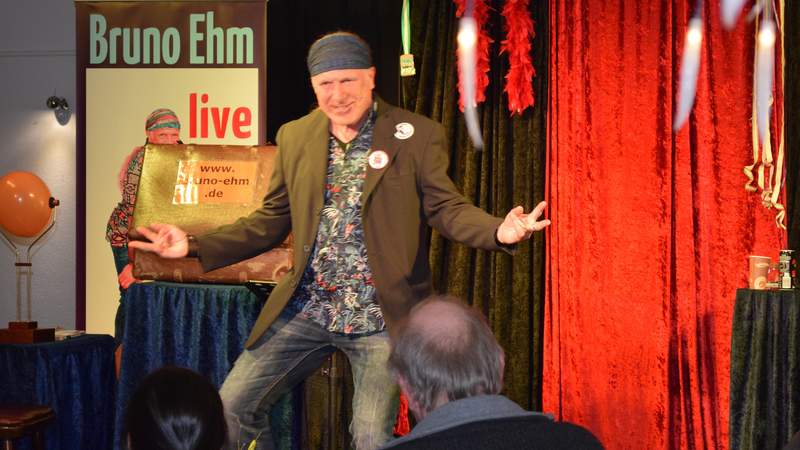 Moderne Comedy-Zaubershow mit Bruno Ehm