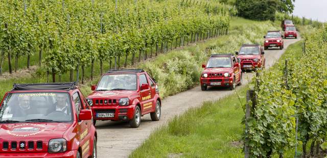 Wein-Safari mit Cabrio-Jeeps (pilotiert!) Wein-Safari mit Cabrio-Jeeps (pilotiert!)
