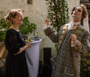 Stadtrundgang Dresden: Heinrich Reichsgraf von Brühl beim Flanieren und Philosophieren in Begleitung vorzüglicher Mätresse Stadtrundgang Dresden: Heinrich Reichsgraf von Brühl beim Flanieren und Philosophieren in Begleitung vorzüglicher Mätresse