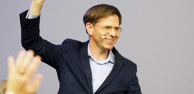 Mathias Haas auf der Bühne Vortrag: ZUKUNFTSBEGLEITUNG