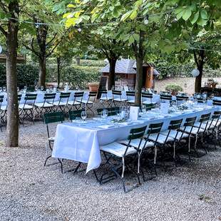 Ein Sommerfest ist in unserem Biergarten oder auf der großen Gutshauswiese möglich. Sommerfest im Freien