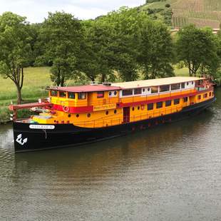Das Schiff Event-Schifffahrt-Mosel mit dem Postschiff
