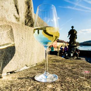 Weinglas Würzburg Wein trinken