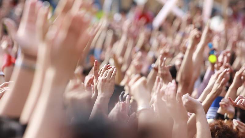 Publikum applaudiert bei einem Sportevent in Berlin