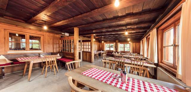 Die Hüttenstube Uriger Hüttenabend