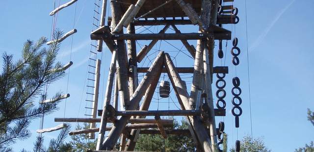 Skytower komplette Ansicht Team-Incentive im Hoch- & Niedrigseilgarten