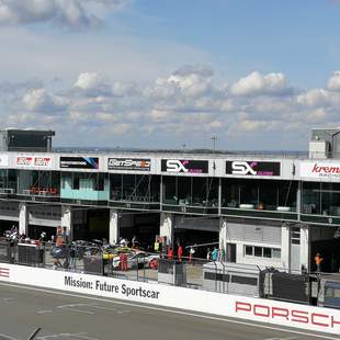 SX Lounge am Nürburgring – Motorsport hautnah SX Lounge am Nürburgring – Motorsport hautnah