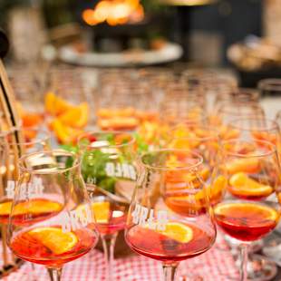 Aperol Spritz gehört zum Italienischen Abend einfach dazu Euer Firmen-Sommerfest
