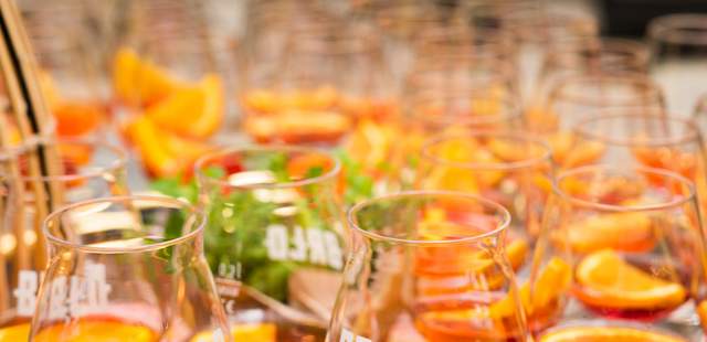 Aperol Spritz gehört zum Italienischen Abend einfach dazu Euer Firmen-Sommerfest