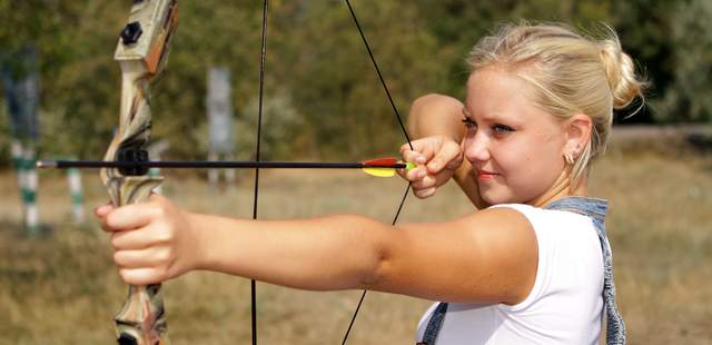 Bogenschießen Frau Firmenausflug Bogenschießen Frau Firmenausflug