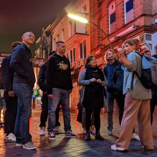 Tourguide Claudia mit Gästen Große Freiheit St. Pauli Kieztour