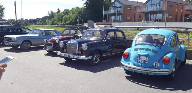 Mittagspause Oldtimer Rallye, VW Käfer, Mercedes, Ford Mustang