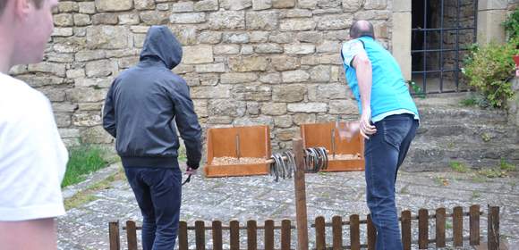 Team-Spaß bei der mittelalterlichen Challenge